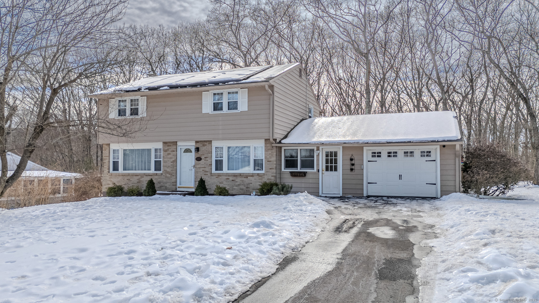 Woodcrest Dr, Naugatuck, CT 06770