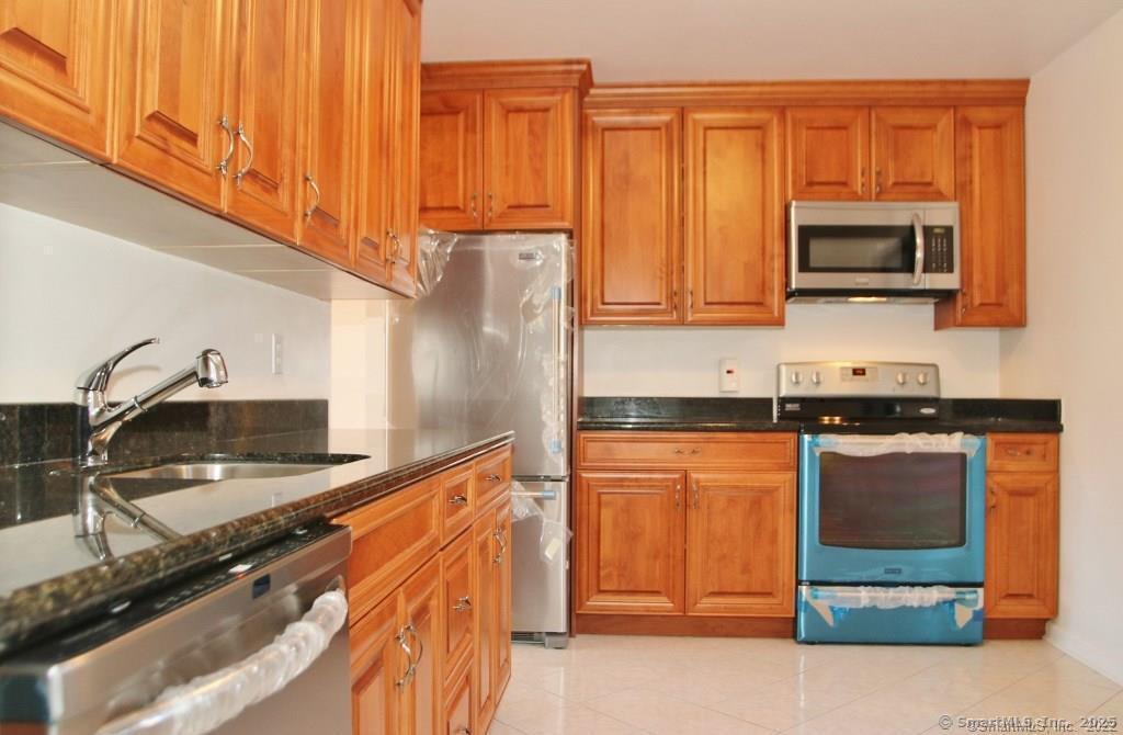 25 Pine Hill Avenue, Stamford, Connecticut photo 1