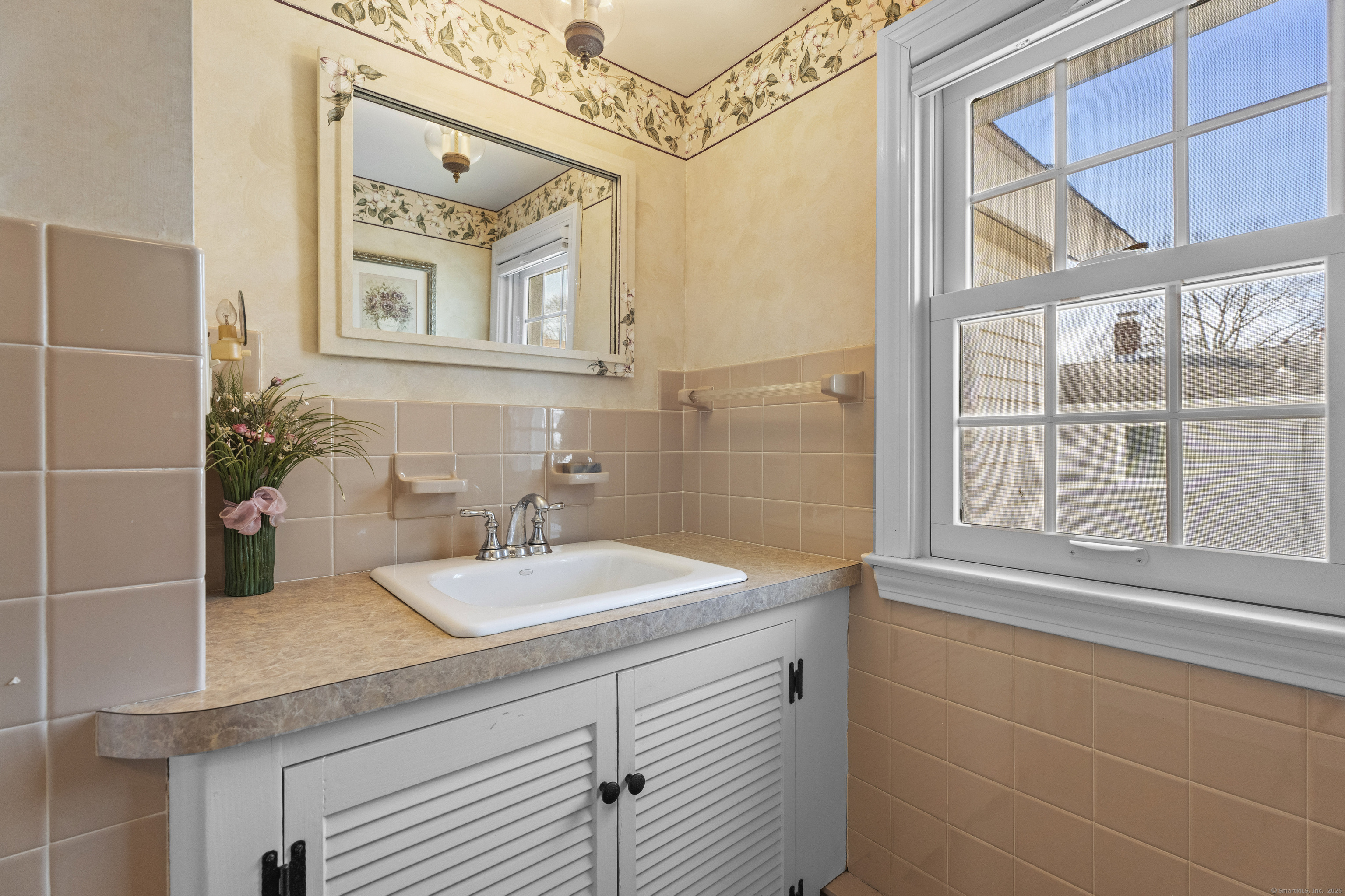 37 Seaview, Branford, Connecticut 06405