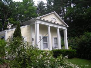 5 Lakeside Drive