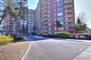 71 Strawberry Hill Avenue, Unit 802