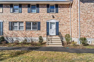 35 Woodway Road, Unit Apt A17