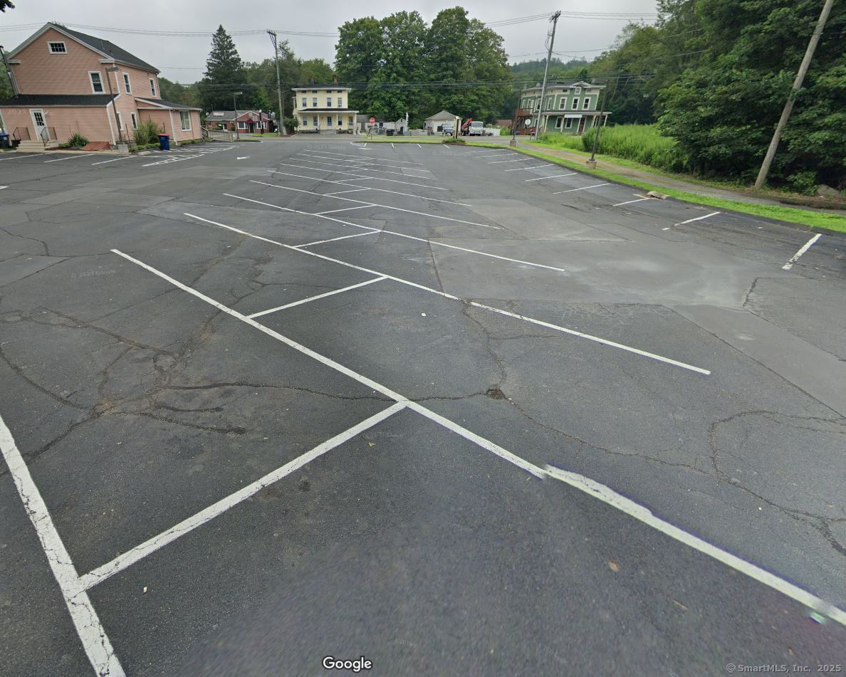 Homes for sale in Monroe, CT | 415 Main St, Monroe, CT 06468 | MLS# 24079434