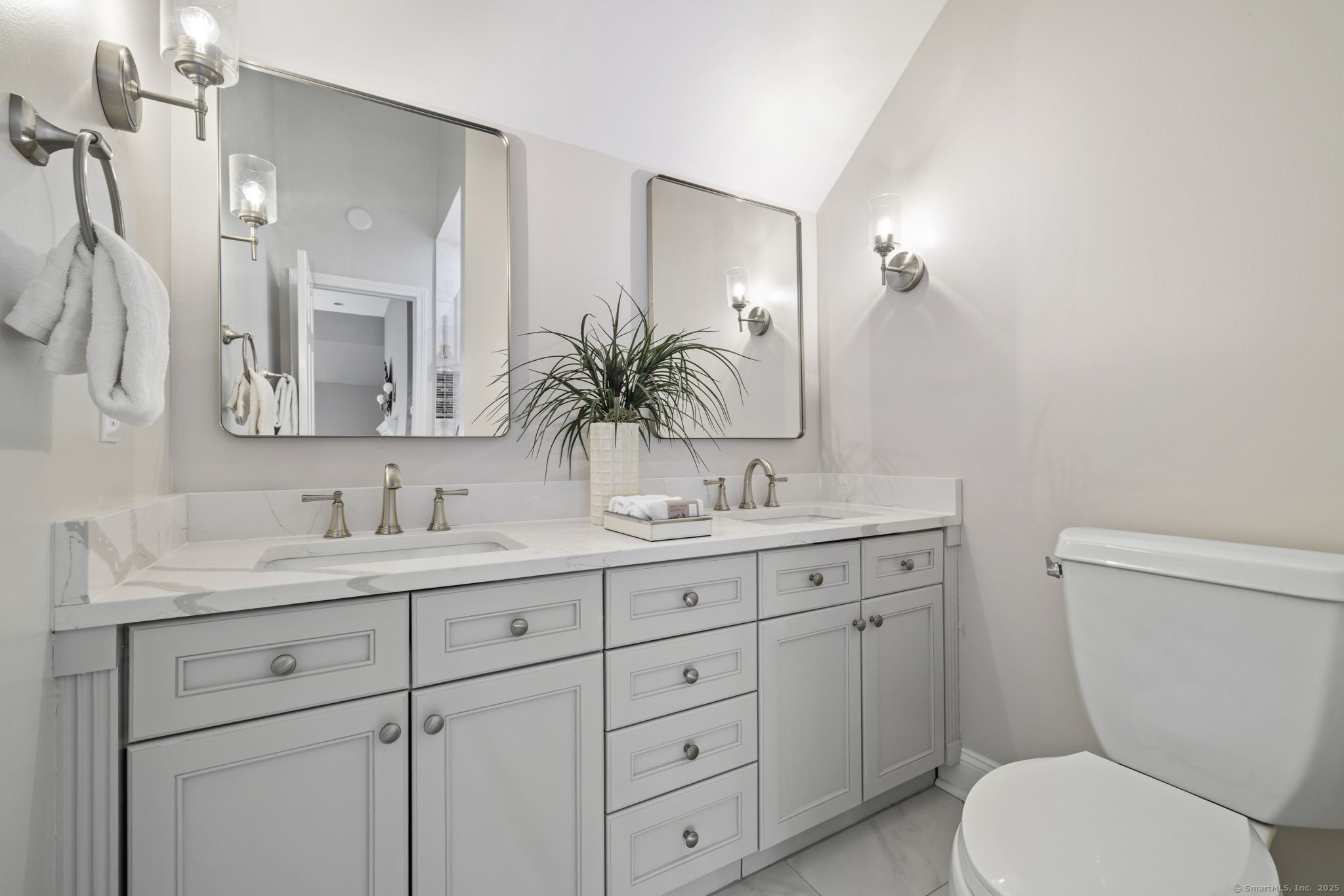 215 Paddock Hill, Fairfield, Connecticut 06824