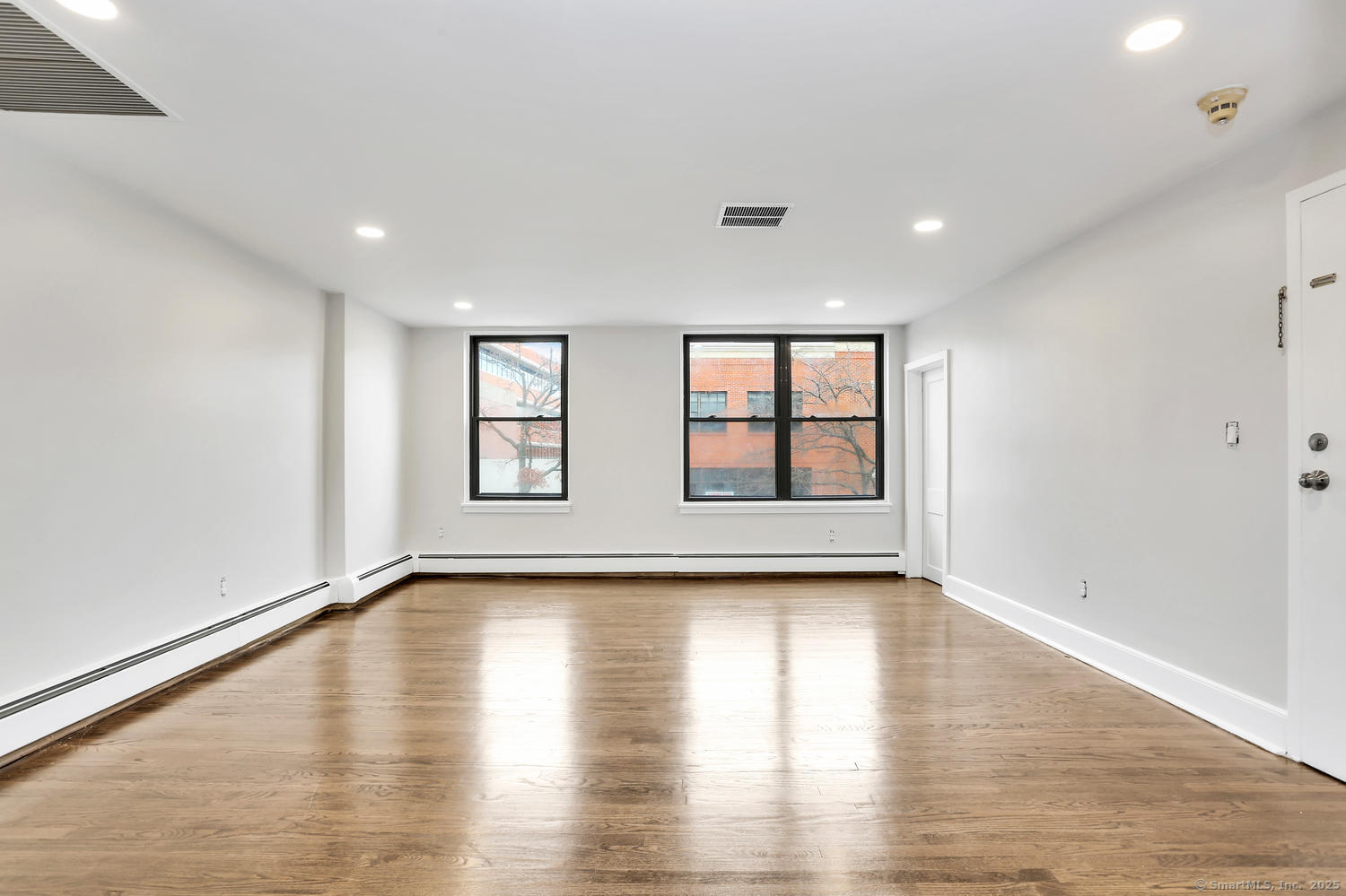 48 Greenwich Avenue, Greenwich, Connecticut photo 1