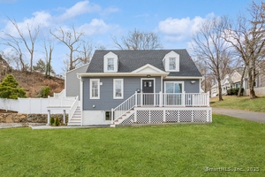 11 Woodlawn Avenue