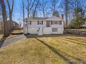 18 Hollow Tree Road