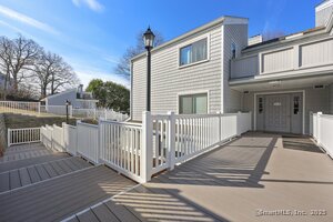 18 Rowayton Woods Drive, Unit 18