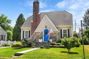 21 Lakeview Drive