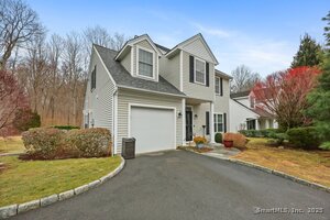 48 Village Court, Unit 48
