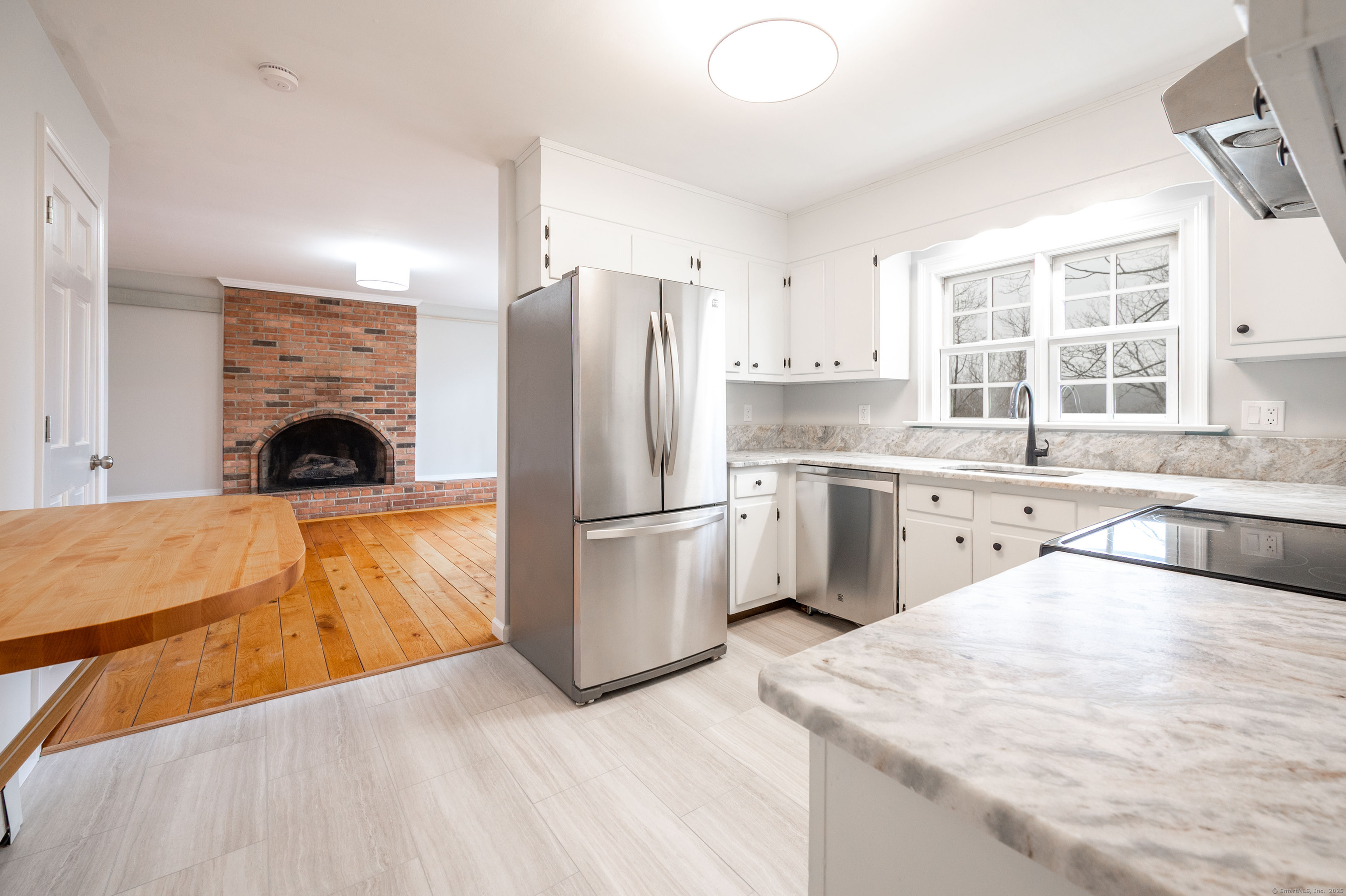 2 Old Middle, Brookfield, Connecticut 06804
