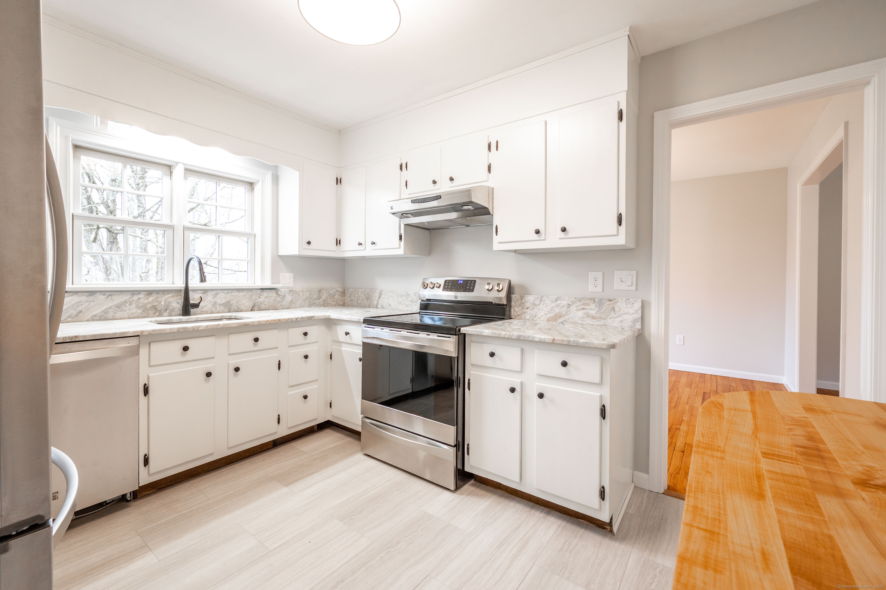 2 Old Middle, Brookfield, Connecticut 06804