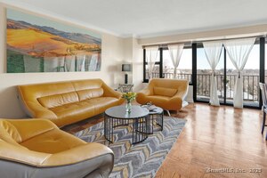 44 Strawberry Hill Avenue, Unit 7D