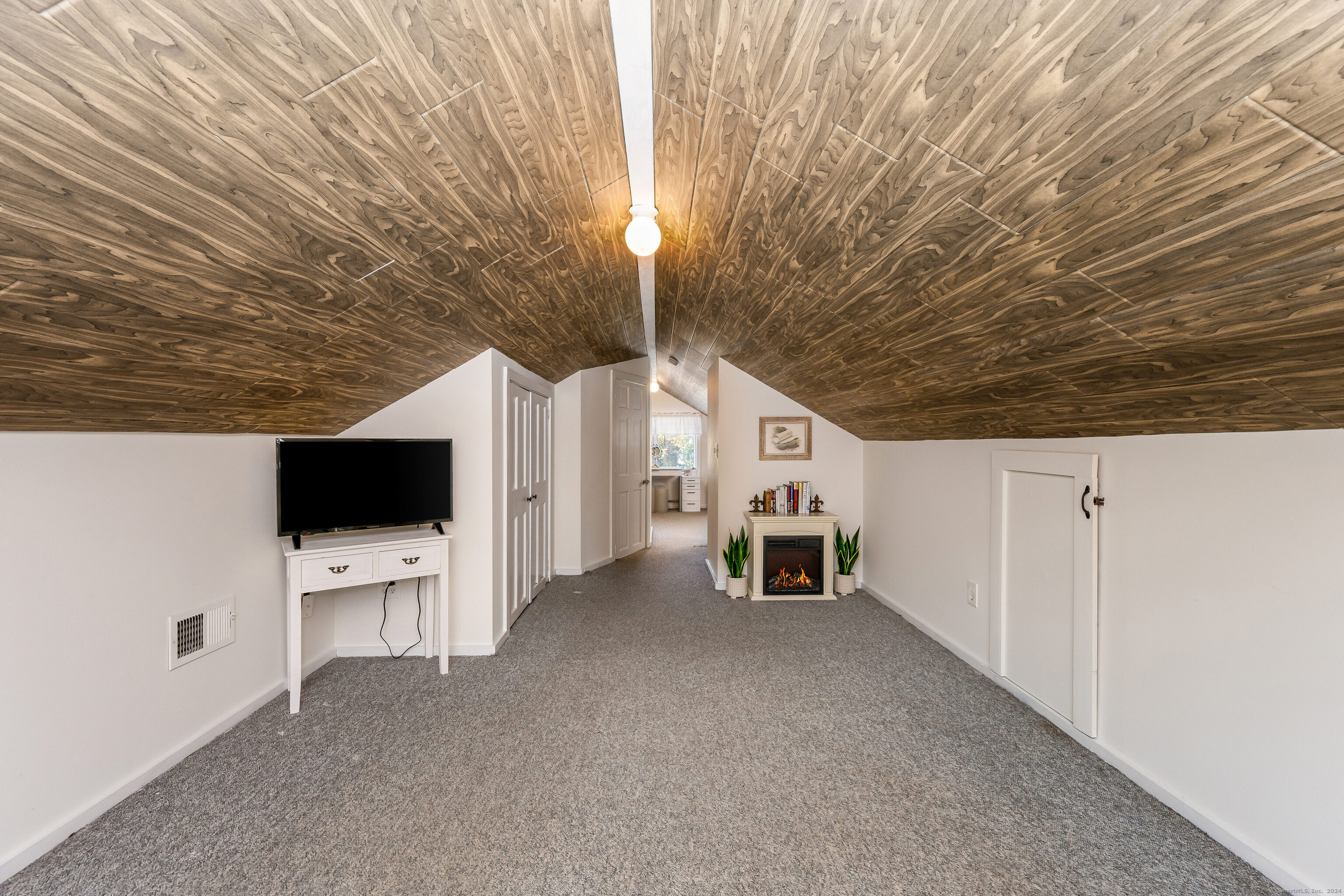 66 Waterview, Newtown, Connecticut 06482
