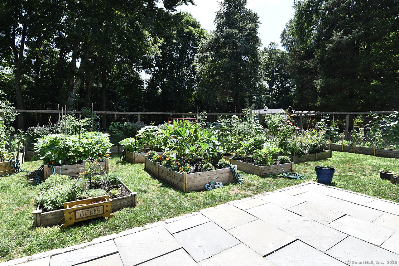 43 Green Meadow, New Canaan, Connecticut 06840