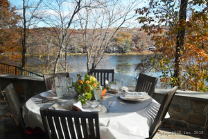 6 Waters Edge Way