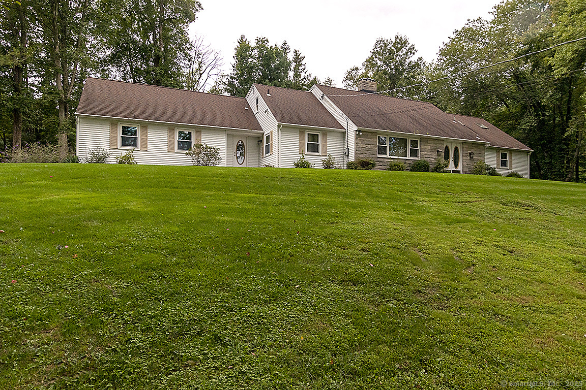10 Edgehill, Woodbridge, Connecticut 06525