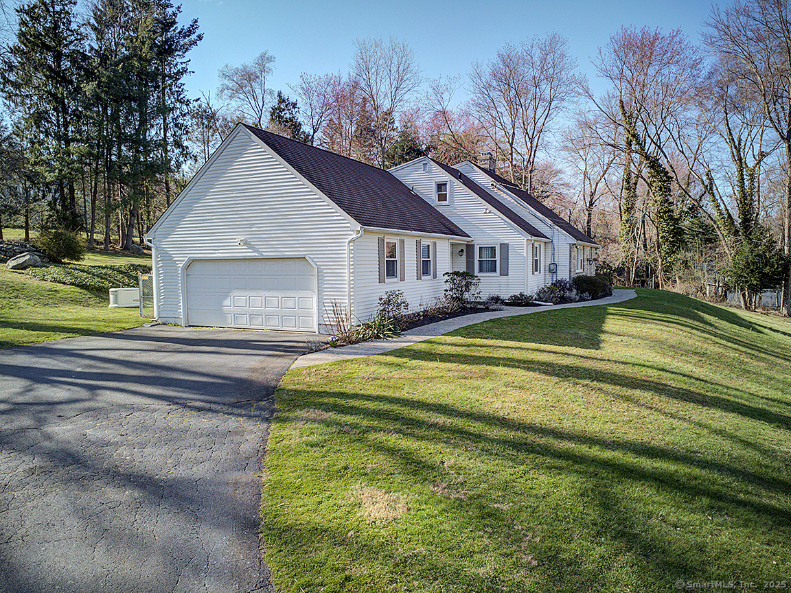 10 Edgehill, Woodbridge, Connecticut 06525