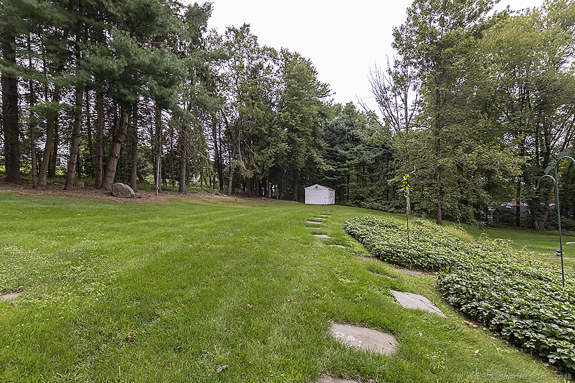 10 Edgehill, Woodbridge, Connecticut 06525