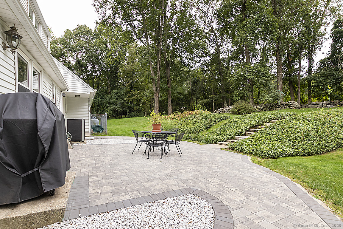 10 Edgehill, Woodbridge, Connecticut 06525