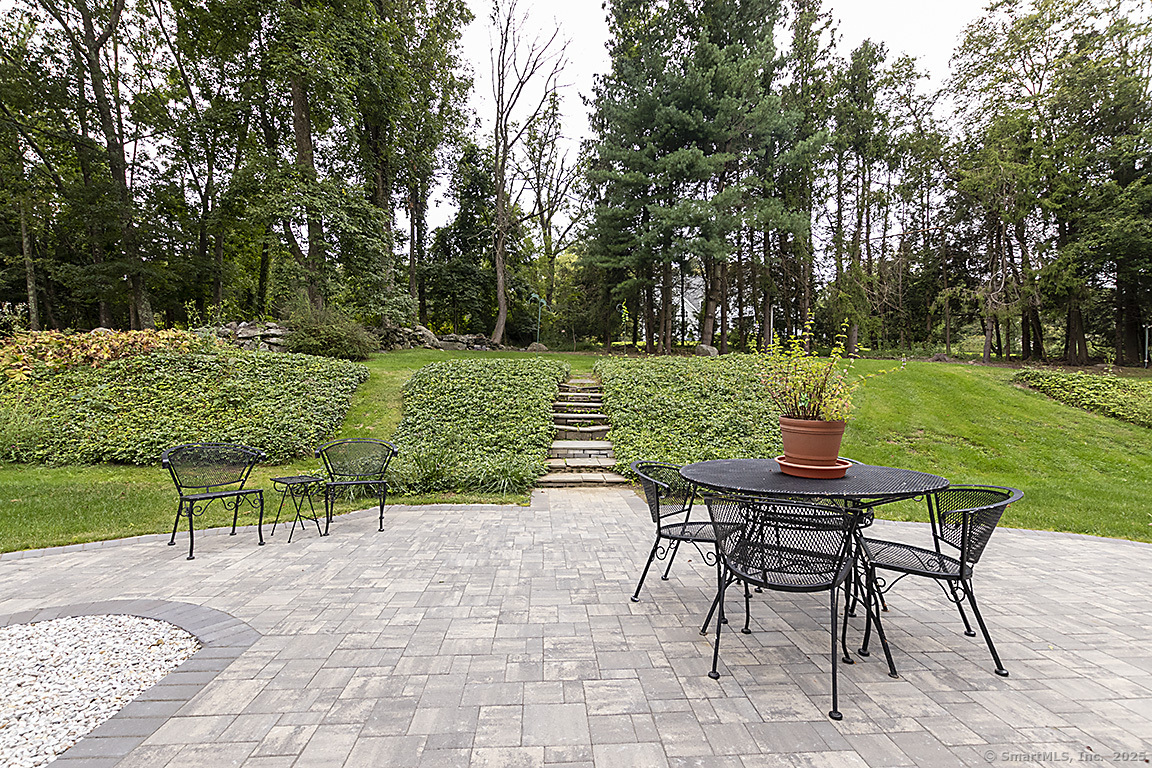 10 Edgehill, Woodbridge, Connecticut 06525