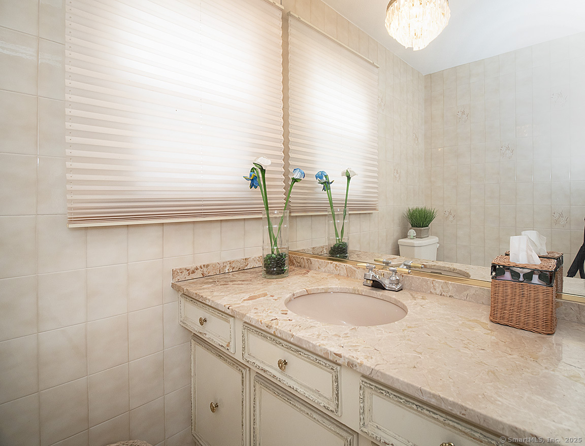10 Edgehill, Woodbridge, Connecticut 06525