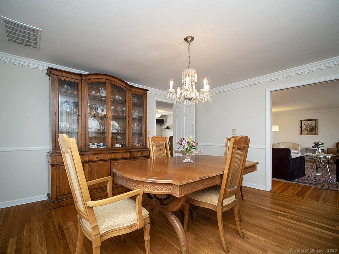 10 Edgehill, Woodbridge, Connecticut 06525
