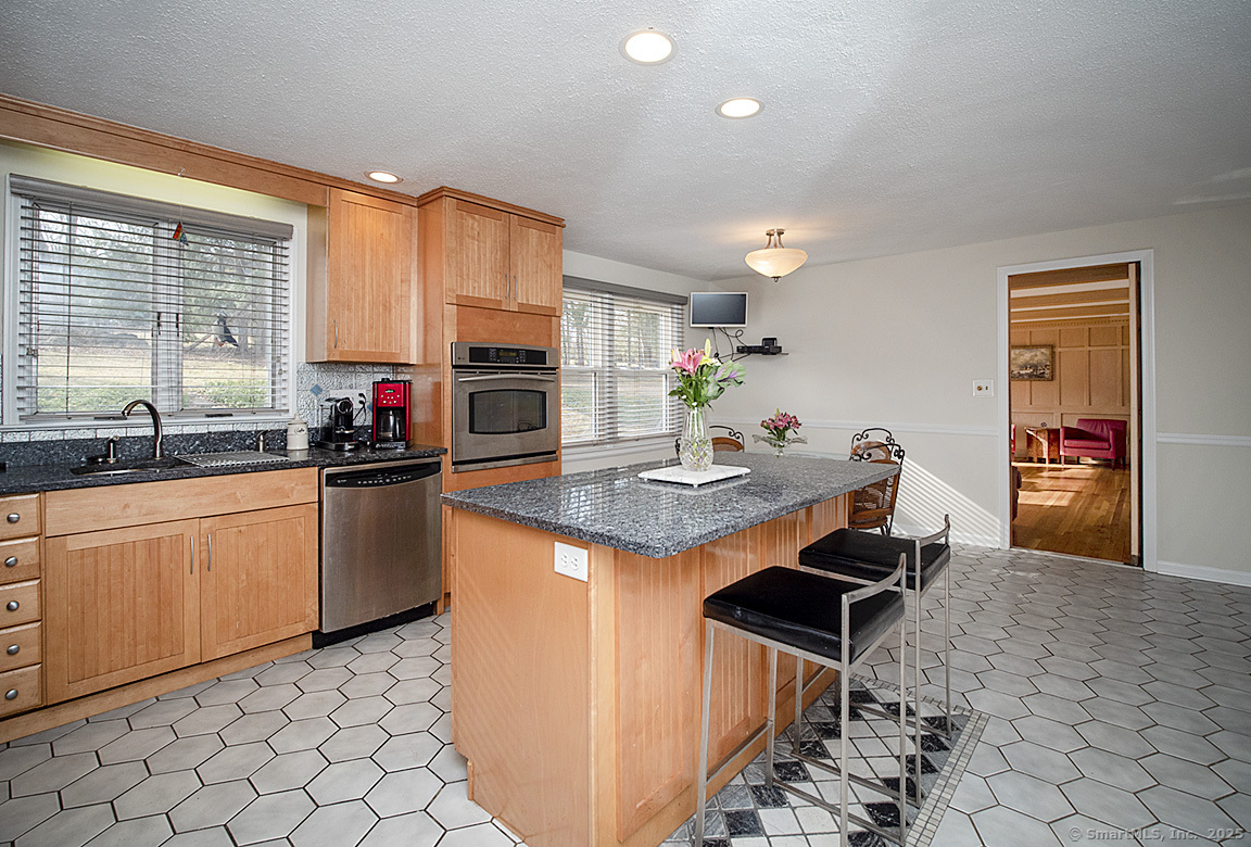 10 Edgehill, Woodbridge, Connecticut 06525