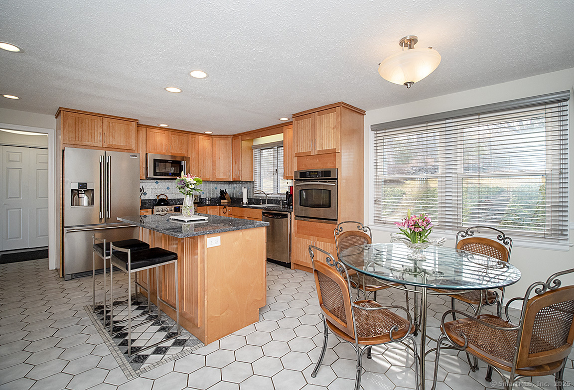 10 Edgehill, Woodbridge, Connecticut 06525