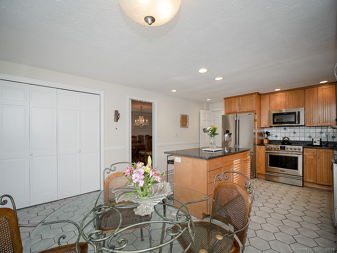 10 Edgehill, Woodbridge, Connecticut 06525