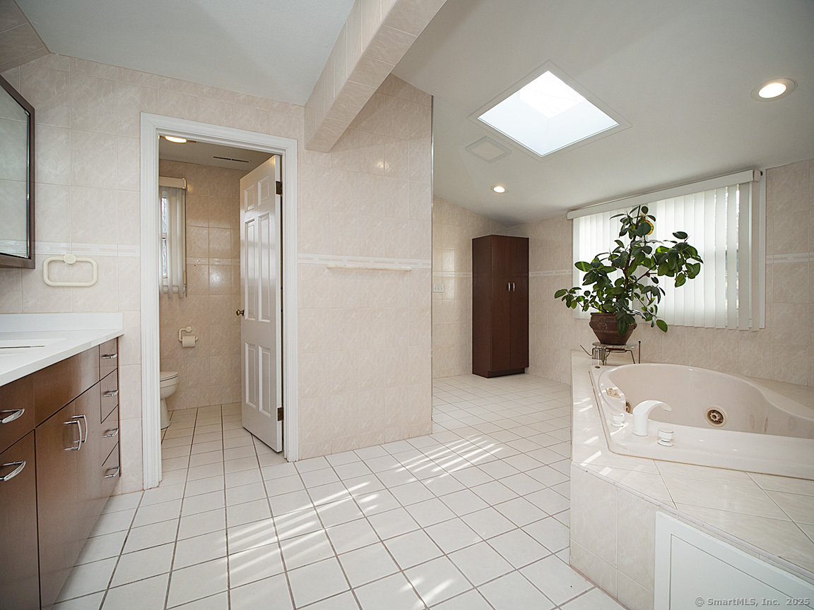 10 Edgehill, Woodbridge, Connecticut 06525