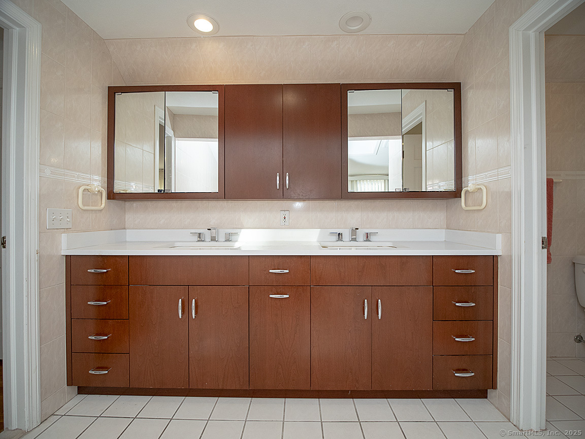 10 Edgehill, Woodbridge, Connecticut 06525