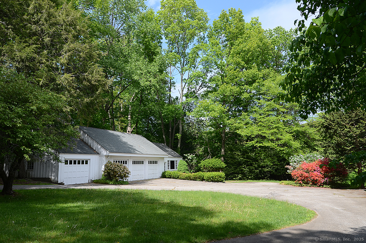 27 Rippowam, New Canaan, Connecticut 06840
