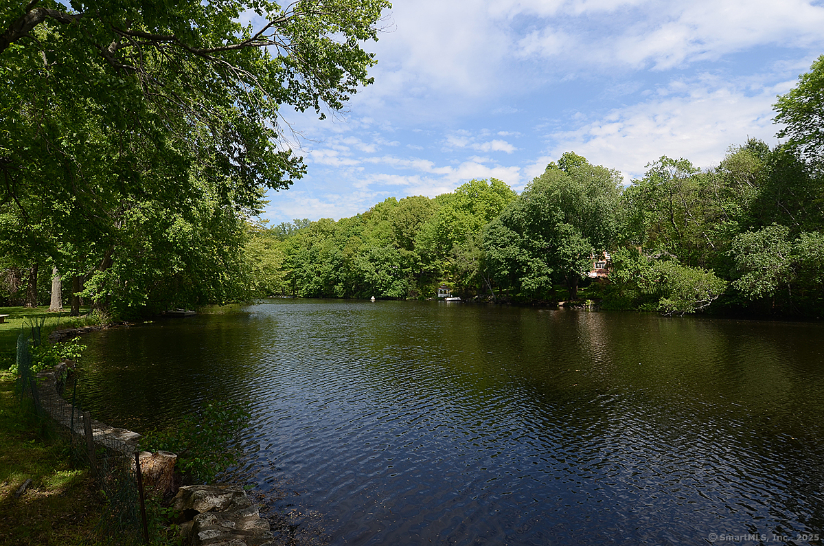 27 Rippowam, New Canaan, Connecticut 06840