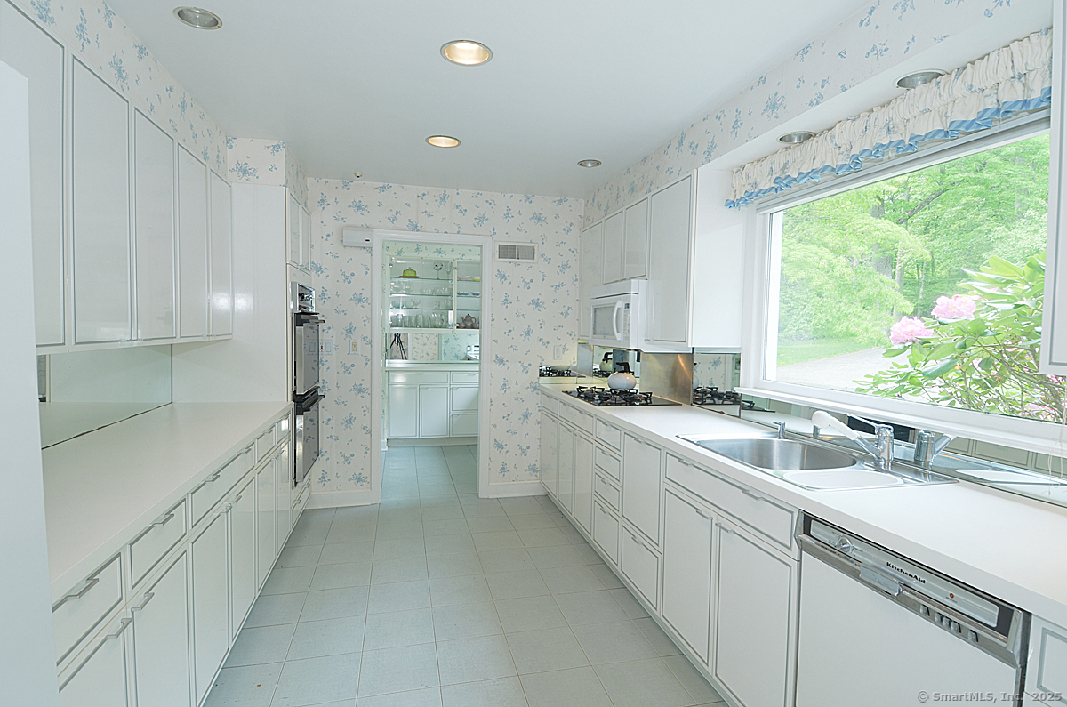 27 Rippowam, New Canaan, Connecticut 06840