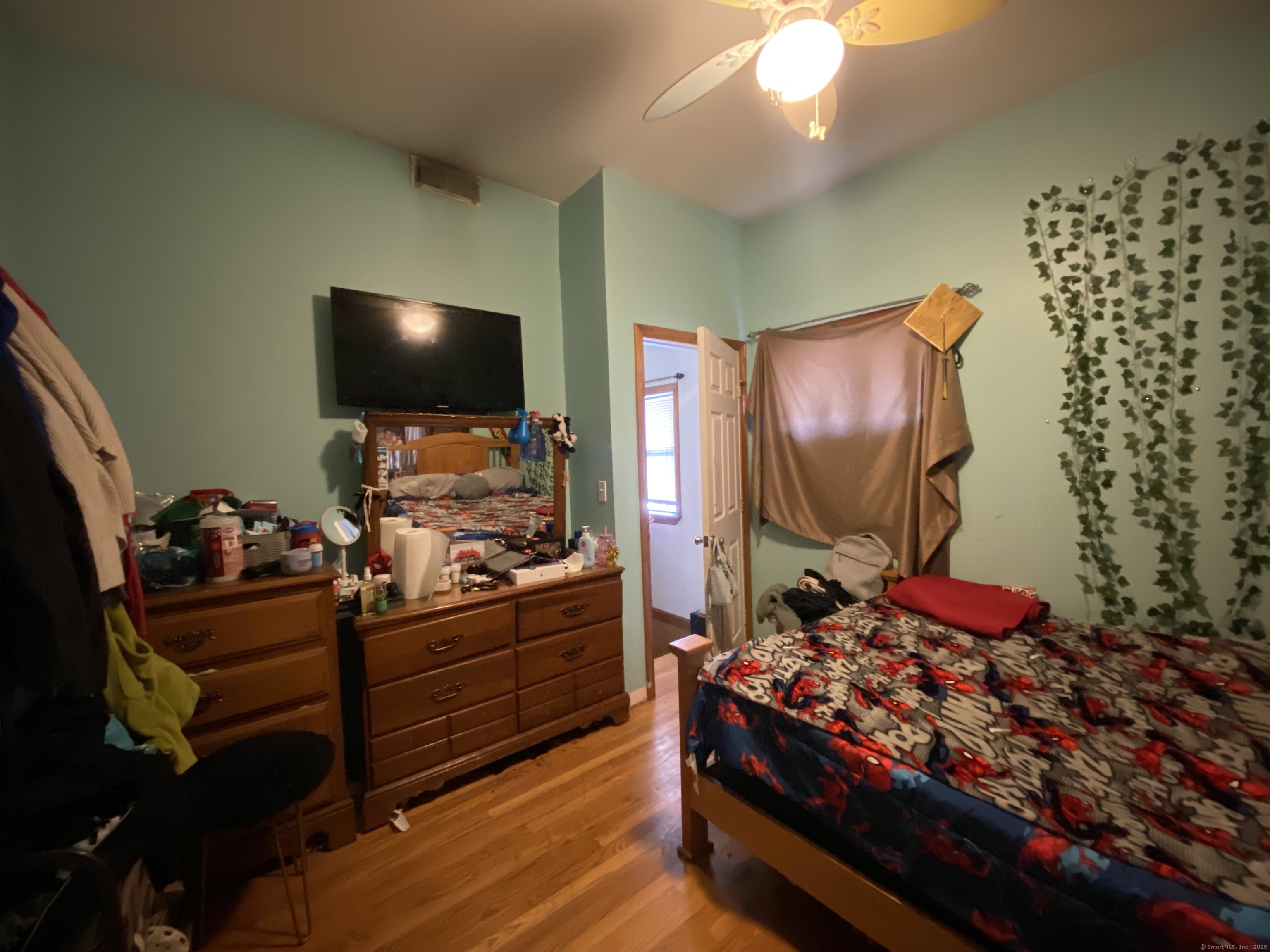 545 Burnsford, Bridgeport, Connecticut 06606