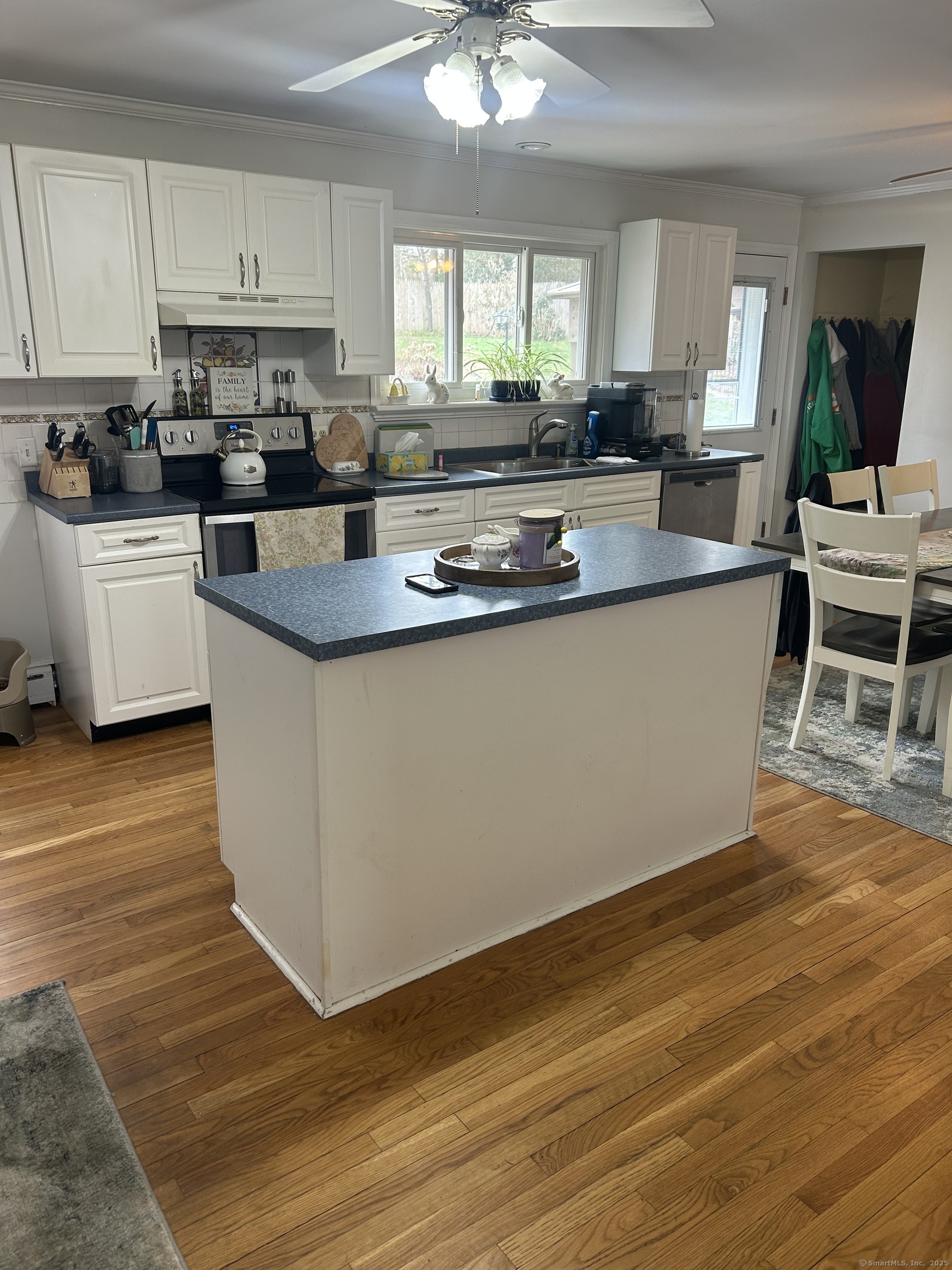 70 Oakridge, Waterbury, Connecticut 06706