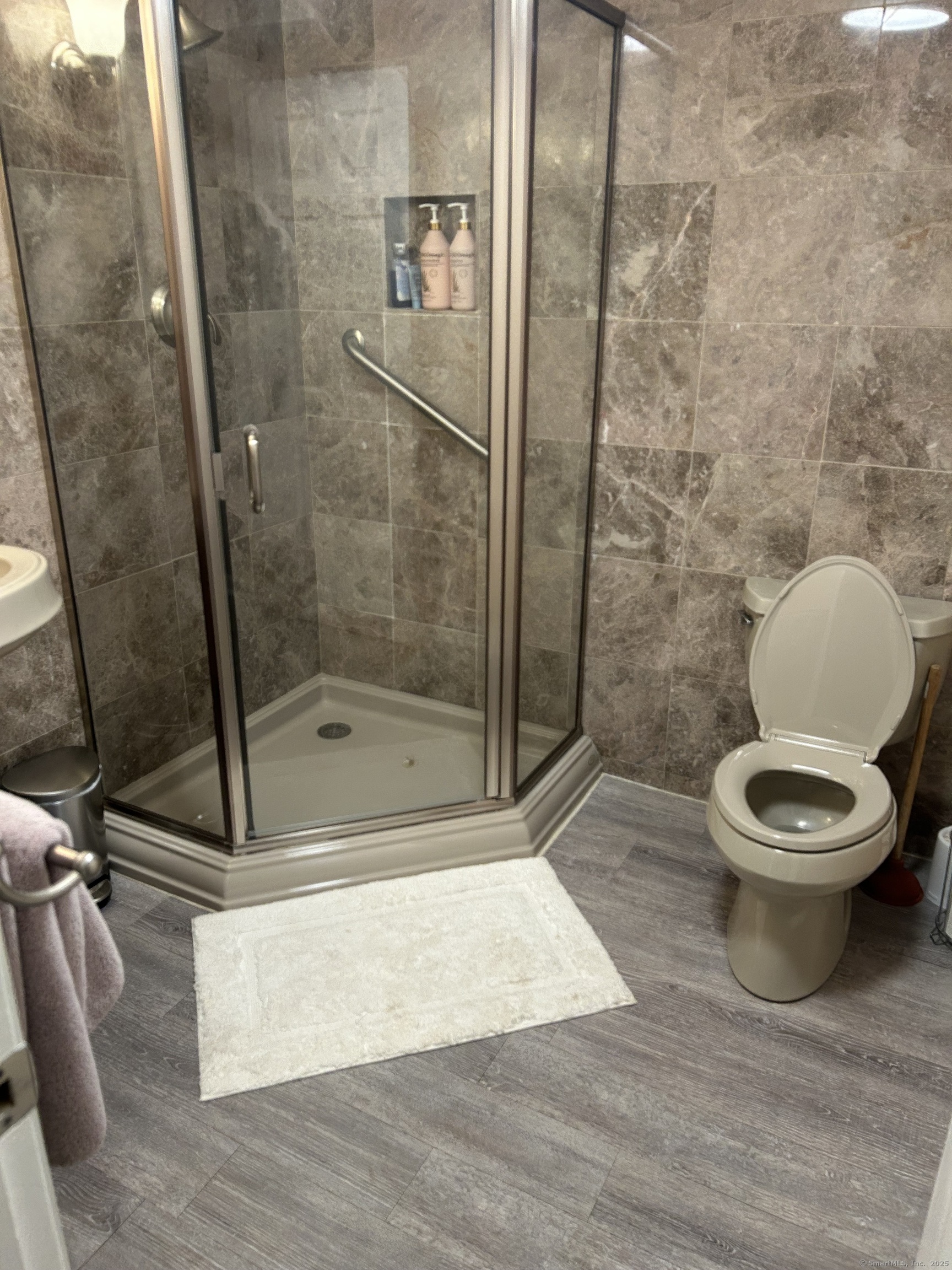 70 Oakridge, Waterbury, Connecticut 06706