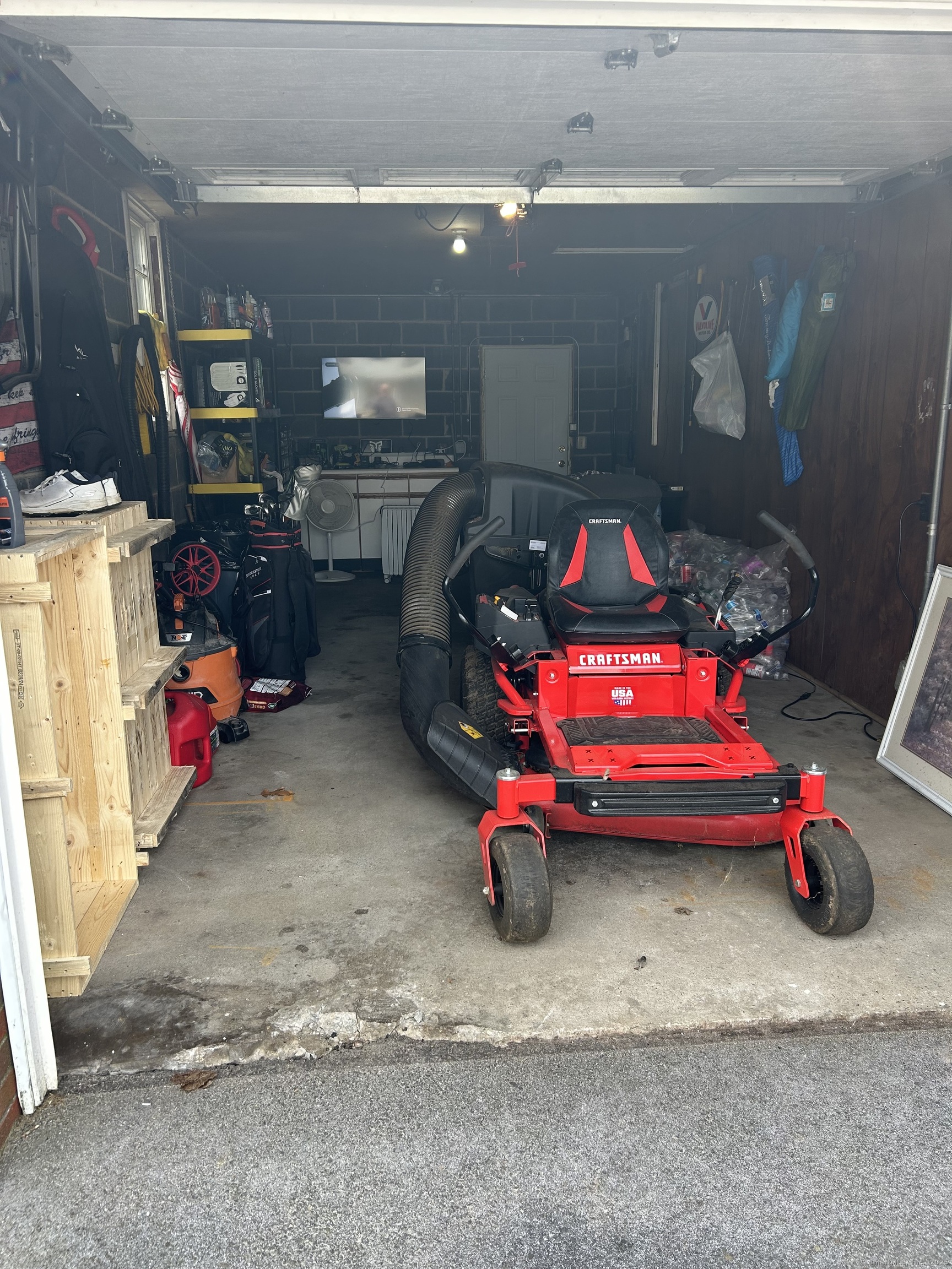 70 Oakridge, Waterbury, Connecticut 06706
