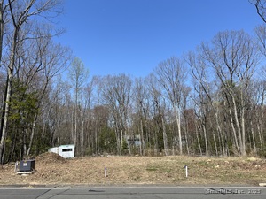 Homes for sale in Avon, CT | 124 Hollister Dr, Avon, CT 06001 | MLS# 24090800