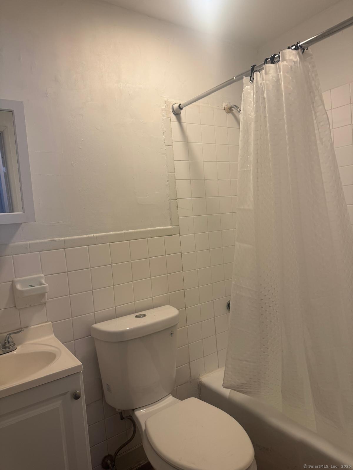 Photo 3 of 404 Charles Street, Bridgeport, CT