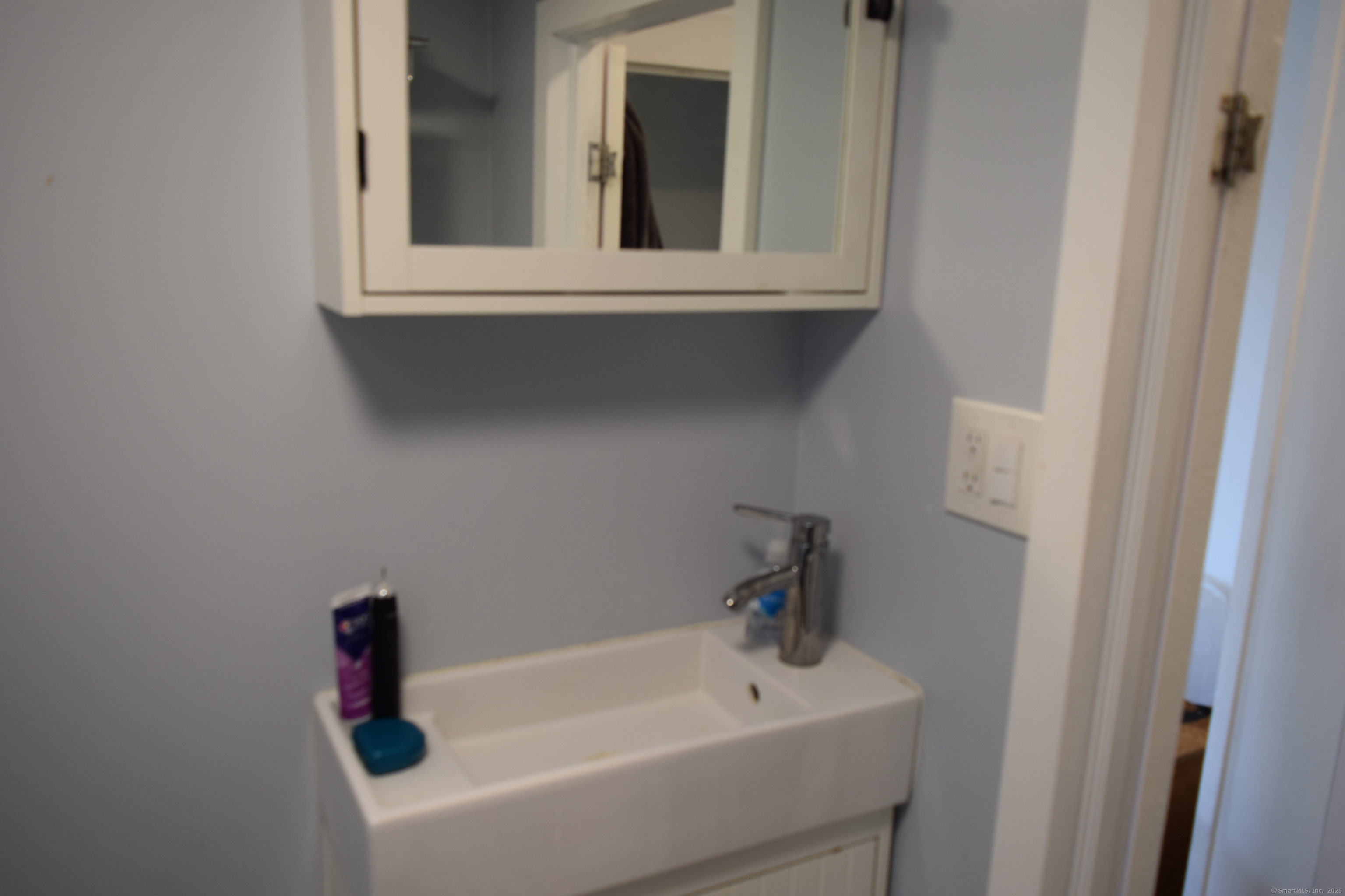 8 Violet Hill, New Milford, Connecticut 06776