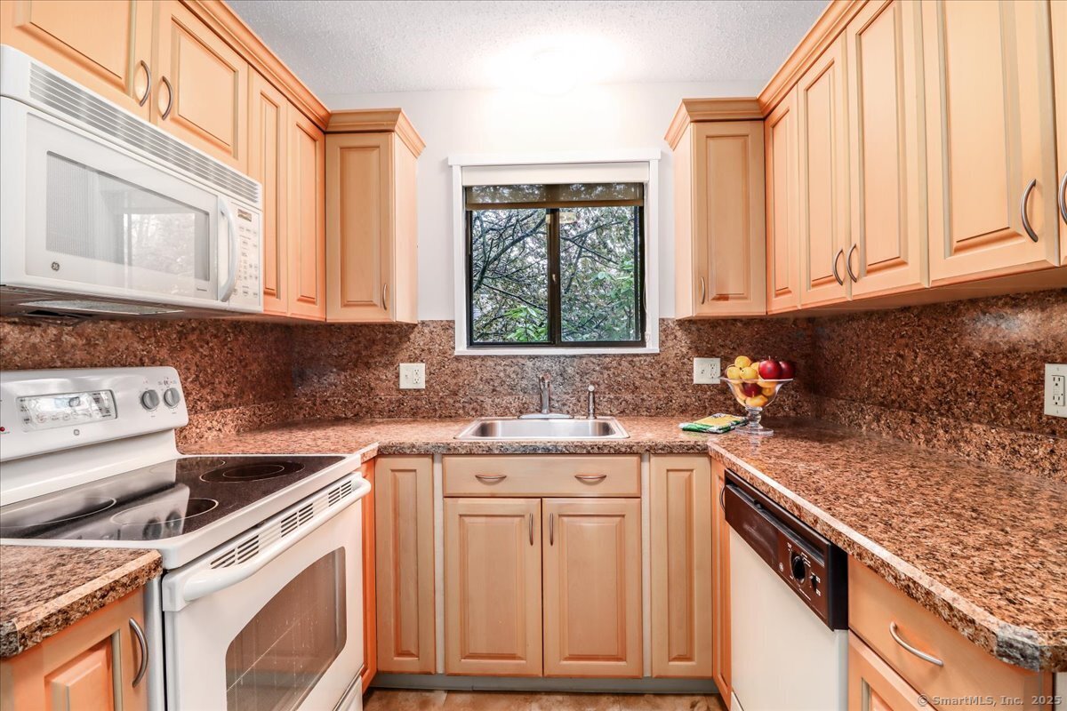 79 Heritage, Southbury, Connecticut 06488