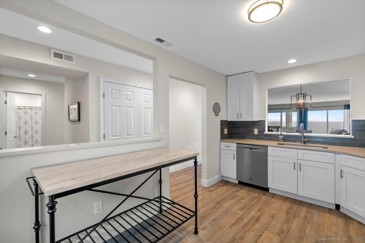 1 Mansfield Grove, East Haven, Connecticut 06512