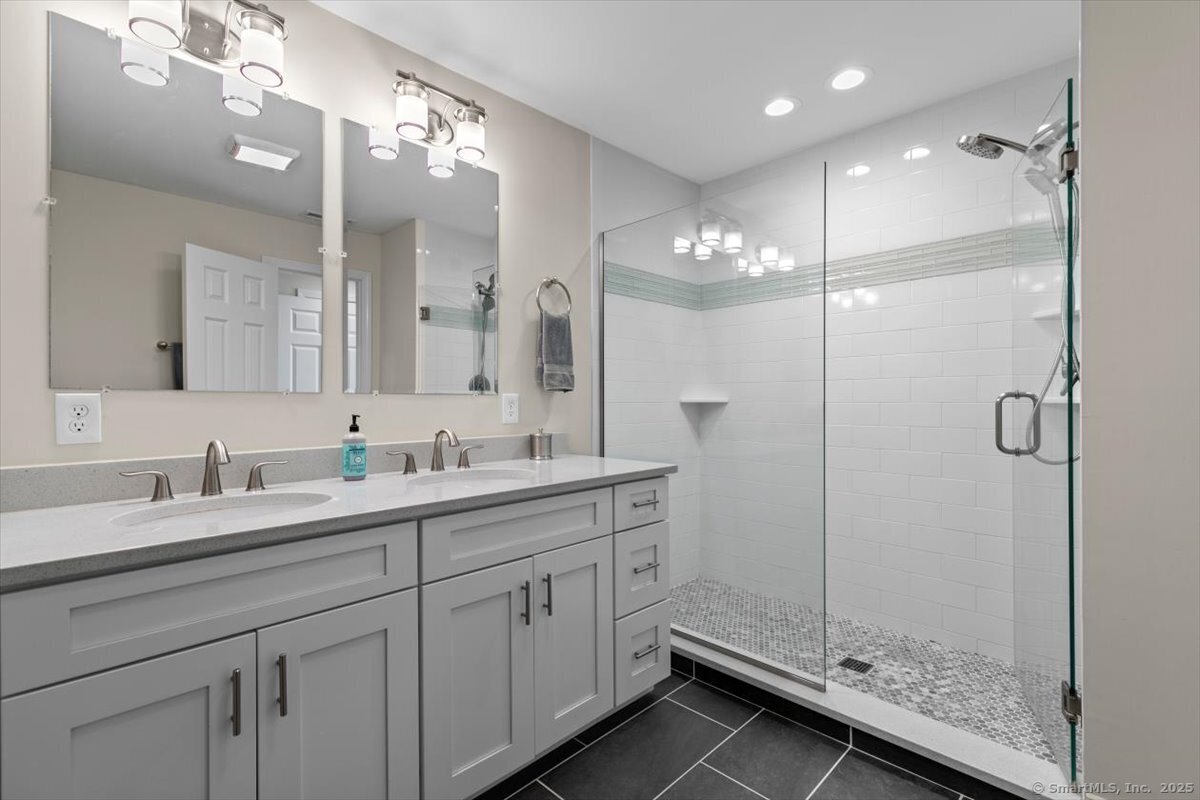 1 Mansfield Grove, East Haven, Connecticut 06512
