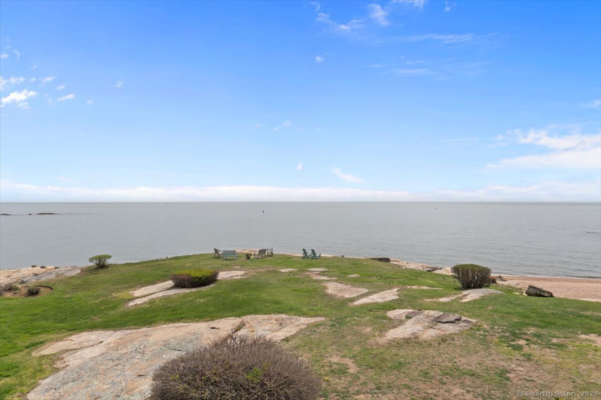 1 Mansfield Grove, East Haven, Connecticut 06512