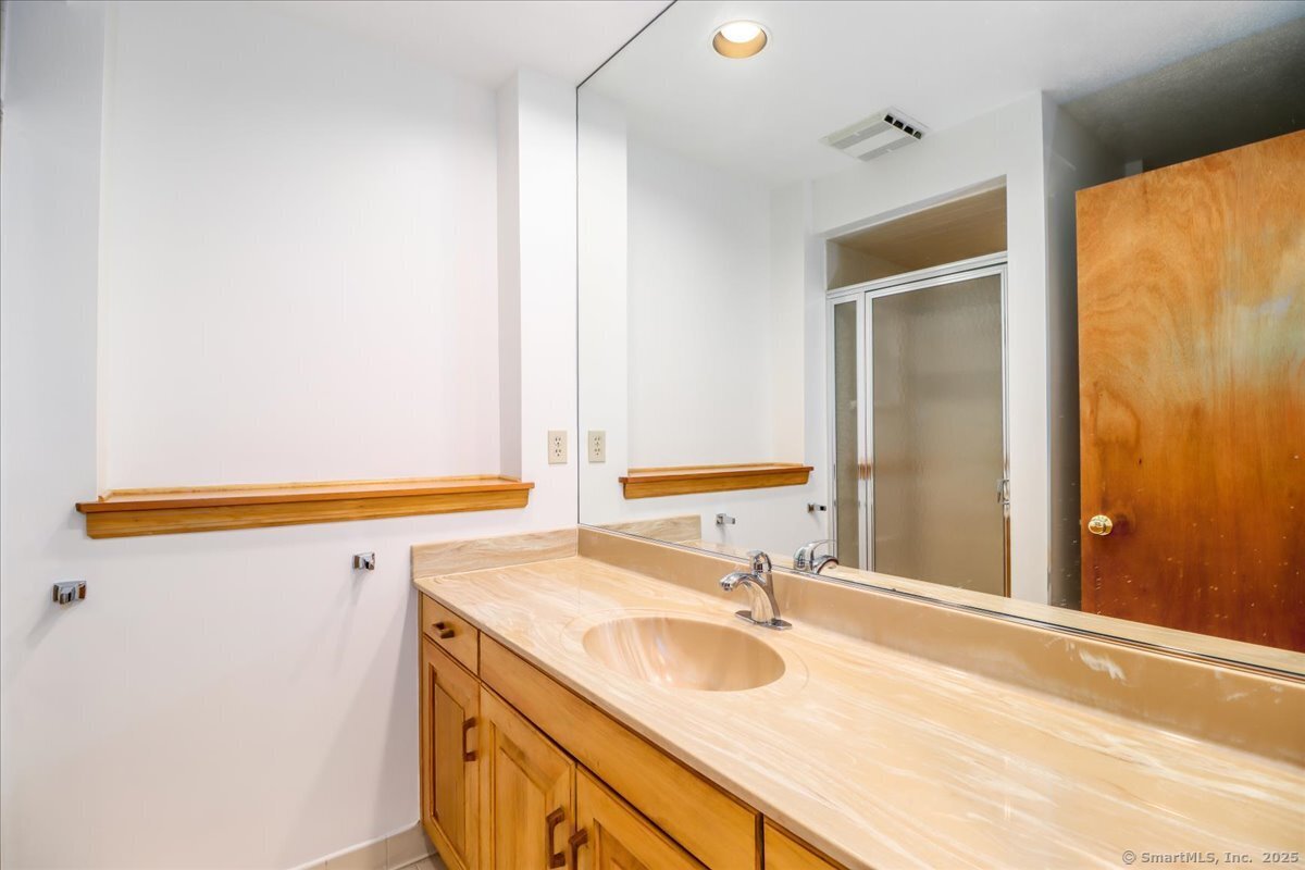 15 Pond View, Stamford, Connecticut 06903