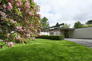 931 Ponus Ridge