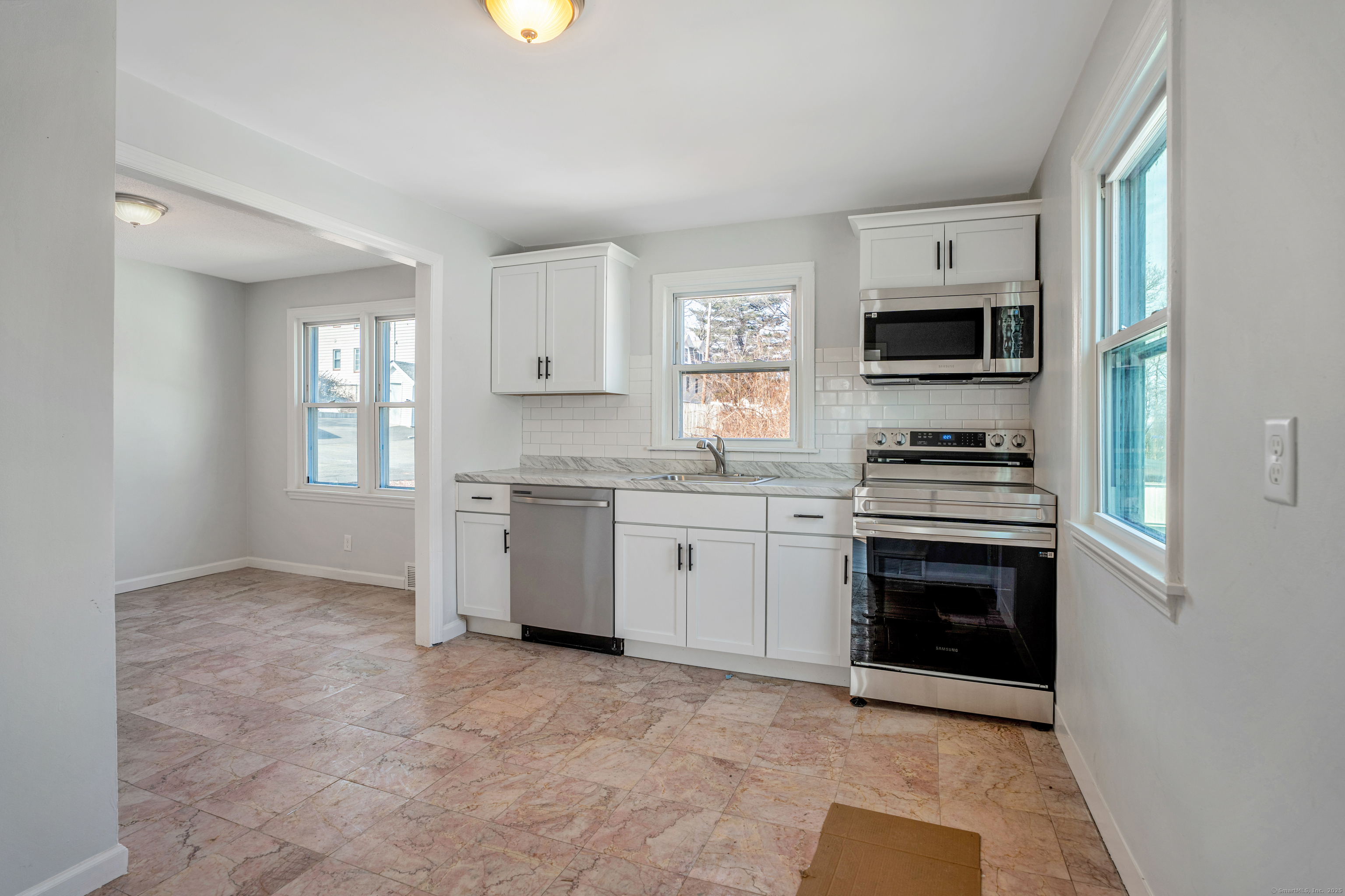 82 Sunnyside, Waterbury, Connecticut 06708