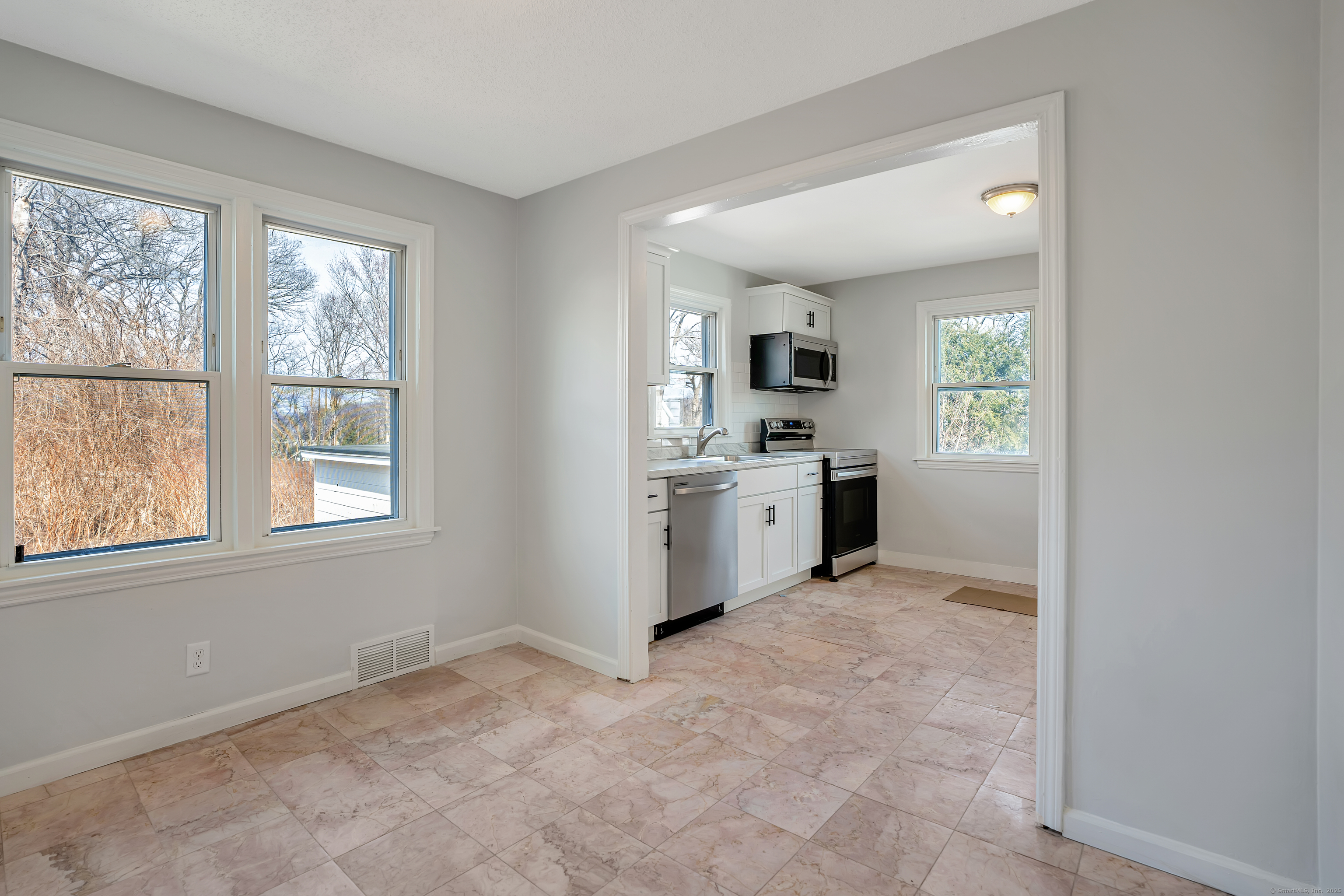 82 Sunnyside, Waterbury, Connecticut 06708